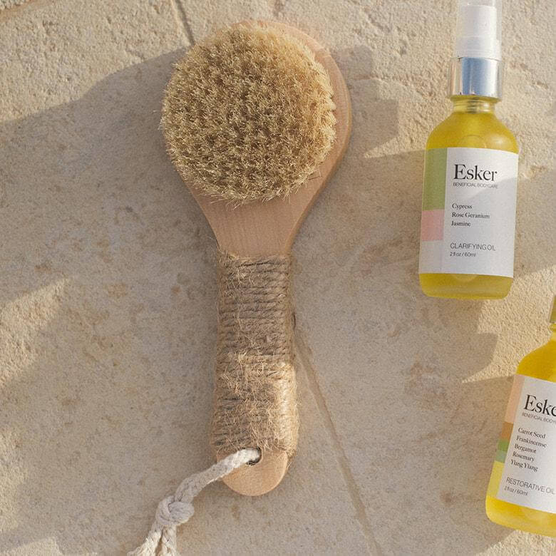 Esker dry brush with body oils
